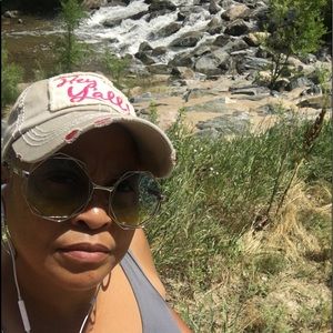 Meet your Posher, Pamela